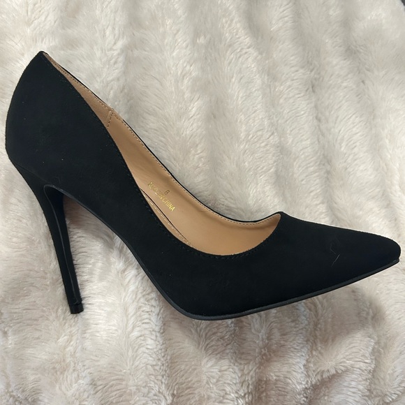 Black Stiletto Pump♣️ New in box / Tried on once - Picture 5 of 6